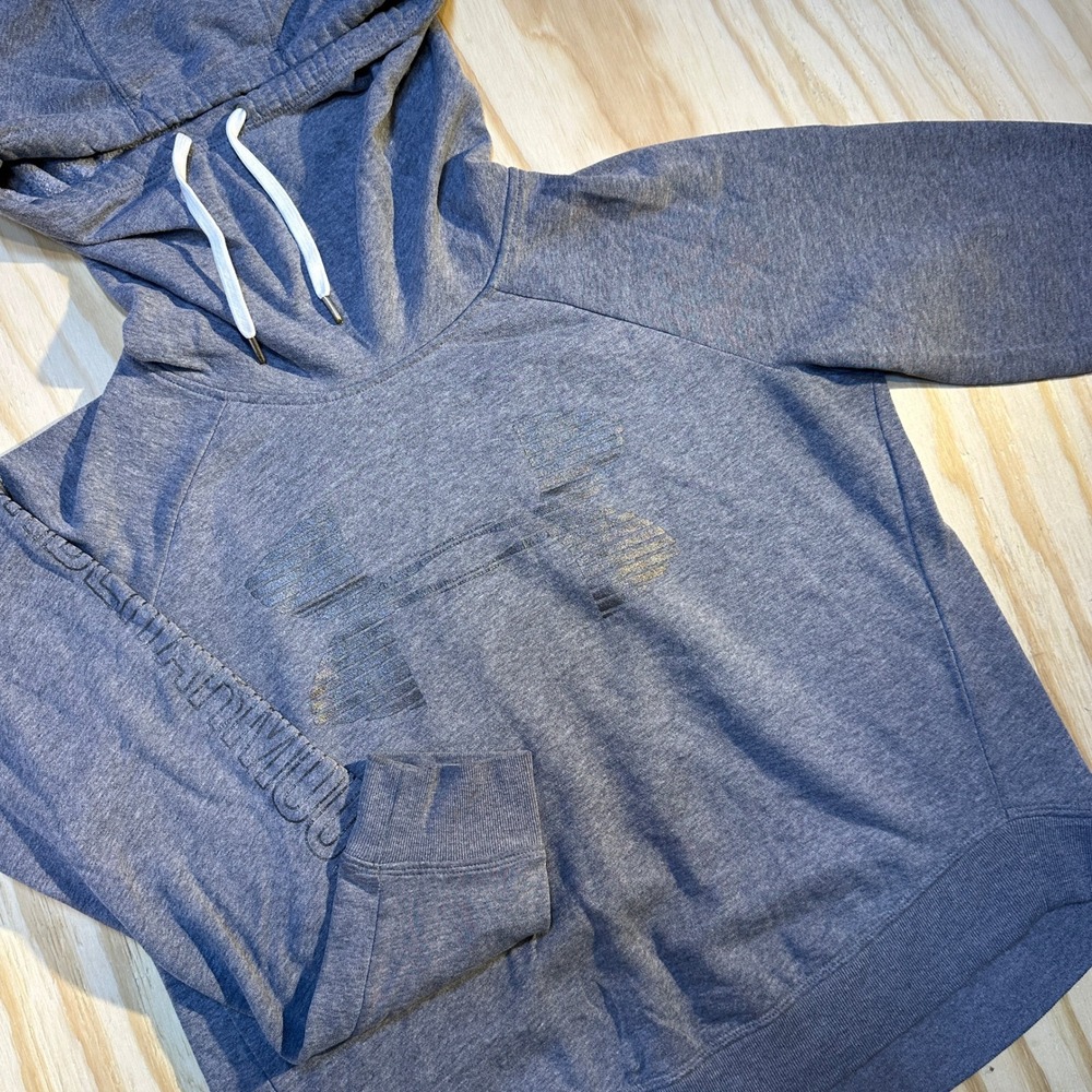 Under Armour Womens Medium Gray Loose Fit Pullover Graphic Hoodie Fleece